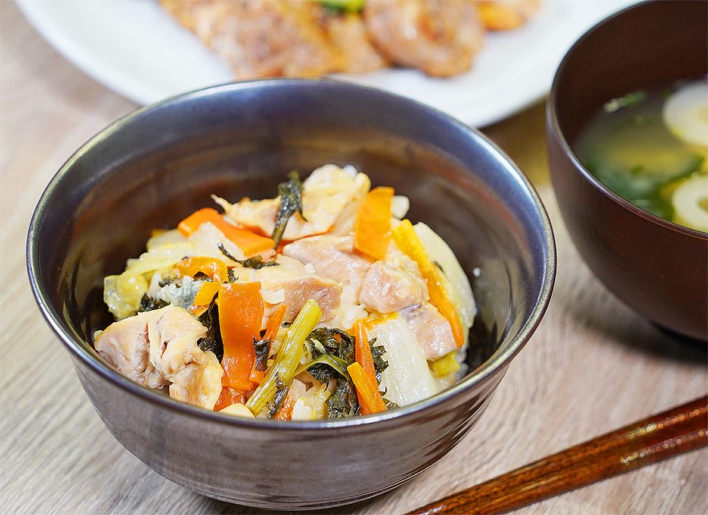 サムネイル:｟動画｠赤鶏の炊き込みご飯 鶏すき風