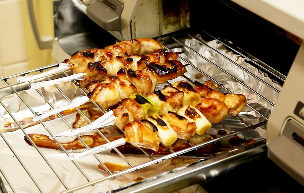 サムネイル:｟動画｠お家でも焼ける！ガスグリルで焼く 赤鶏焼き鳥