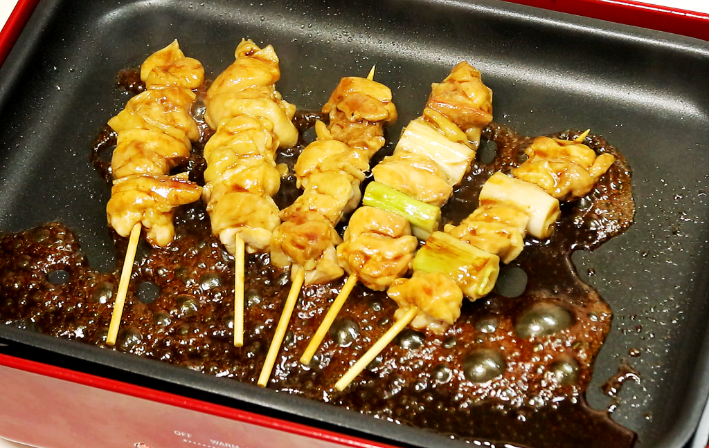 サムネイル:｟動画｠お家でも焼ける！ホットプレートでつくる赤鶏焼き鳥
