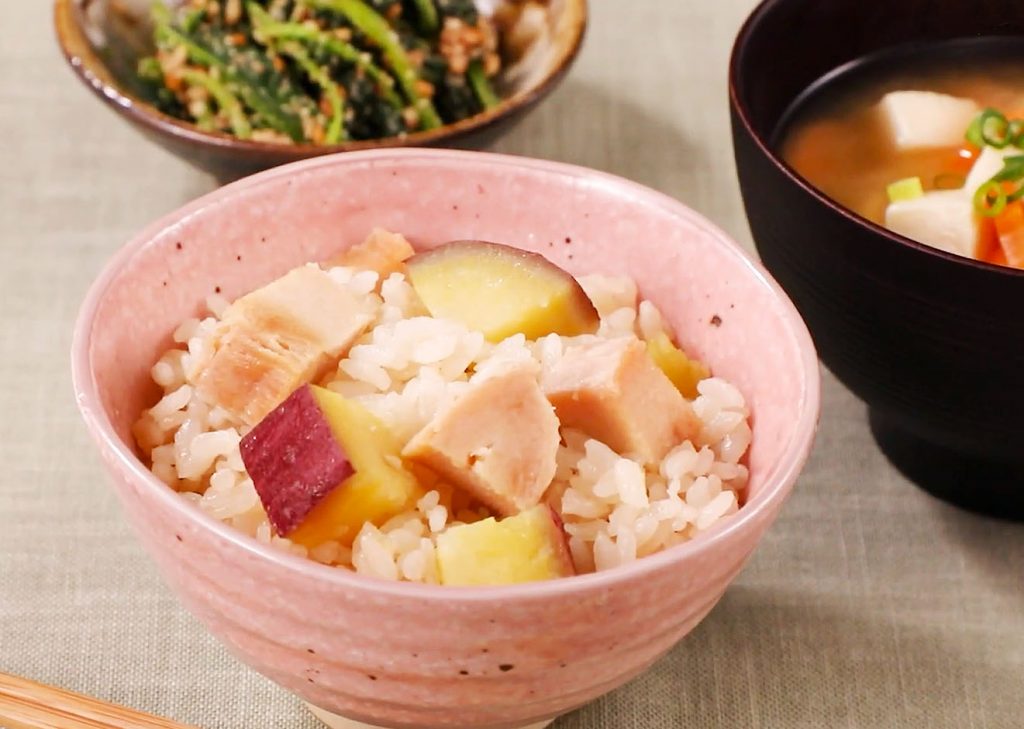 サムネイル:｟動画｠サラダチキンたまり醤油とさつま芋の炊き込みご飯