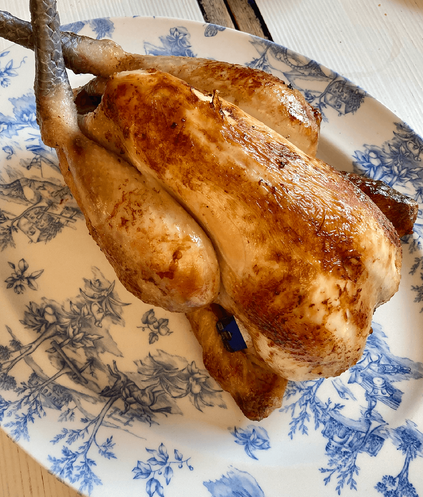 写真:南フランスの塩だけで焼き上げたローストチキン